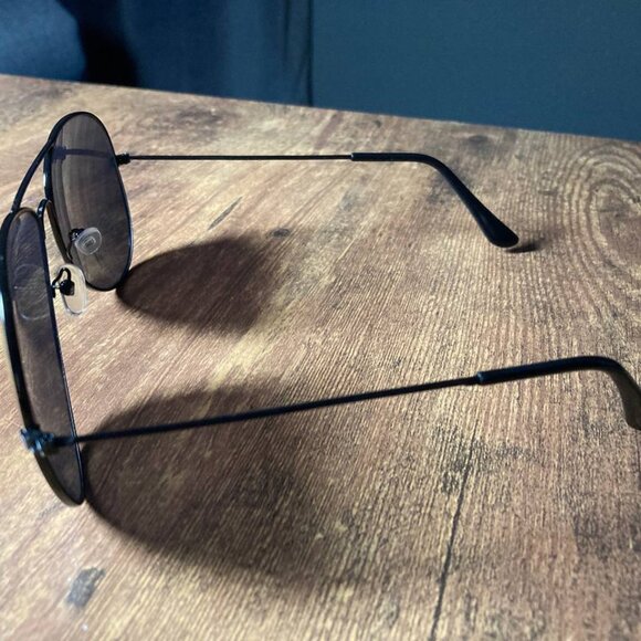 Unisex Black Wire Frame Aviator Sunglasses with Dark Lenses - Picture 5 of 8